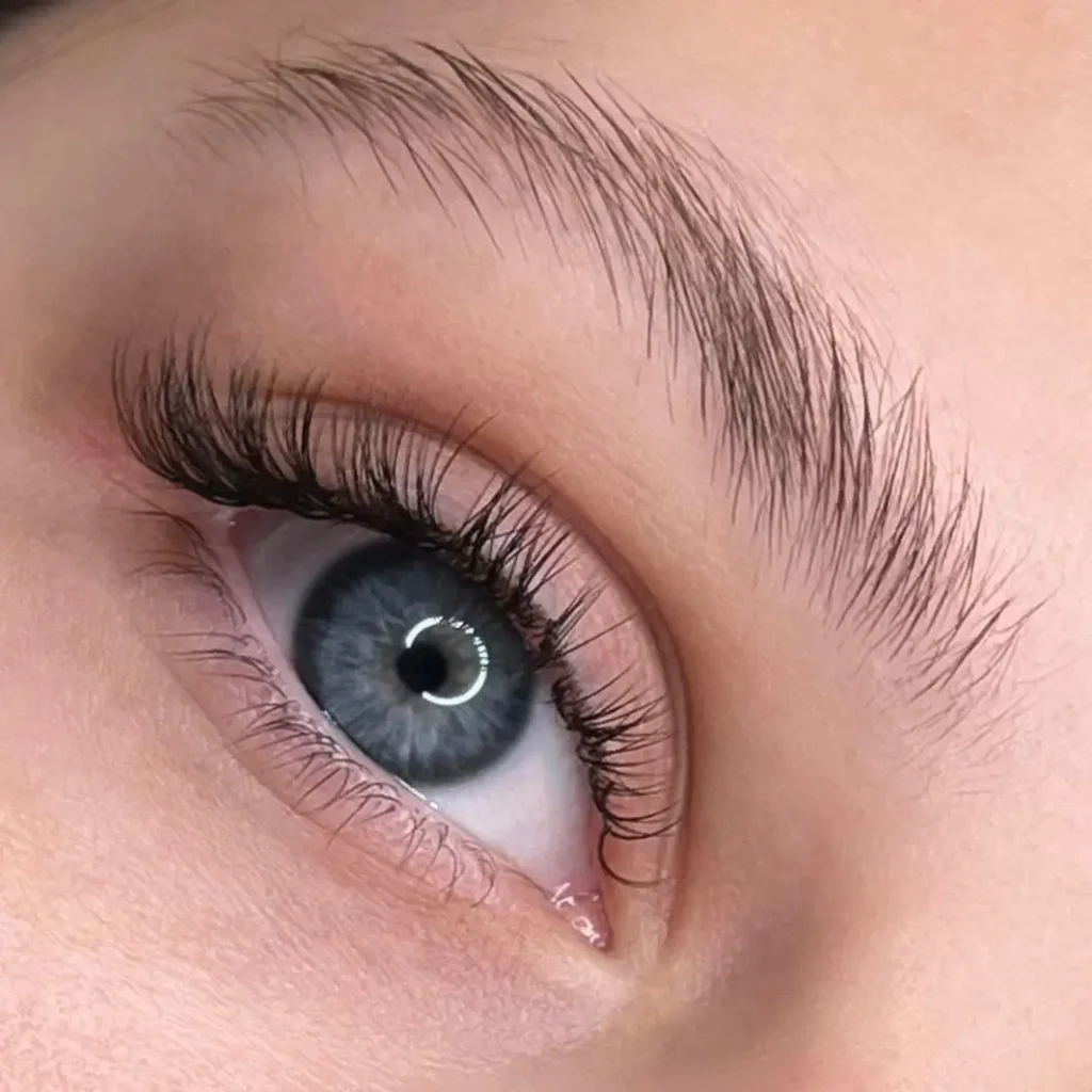 Eyelash Extensions: A Gentle, Makeup-Free Solution for Sensitive Eyes