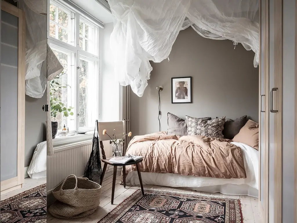 Transform Your Bedroom with a Stylish Canopy Bed