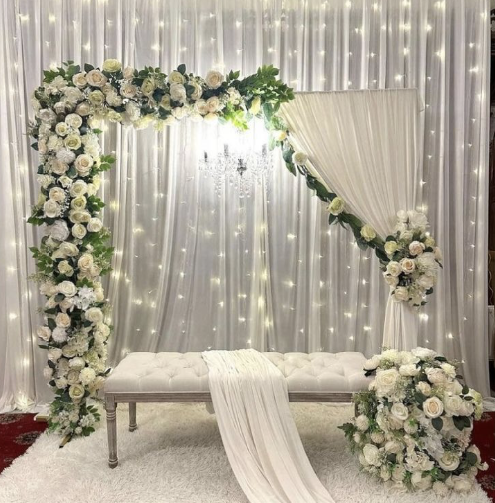 Capture Wedding Day Memories in Style With a Classic Photo Bus